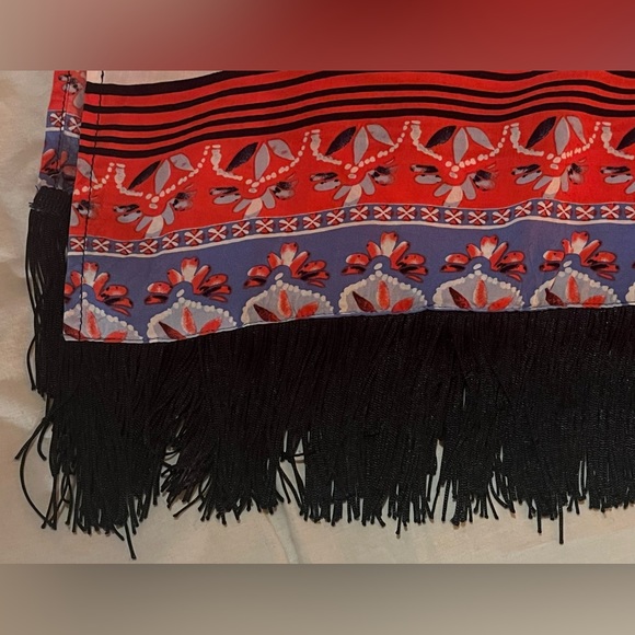 🌹 CLEO Navy, Red and White Floral Shawl with Fringe - Picture 6 of 7